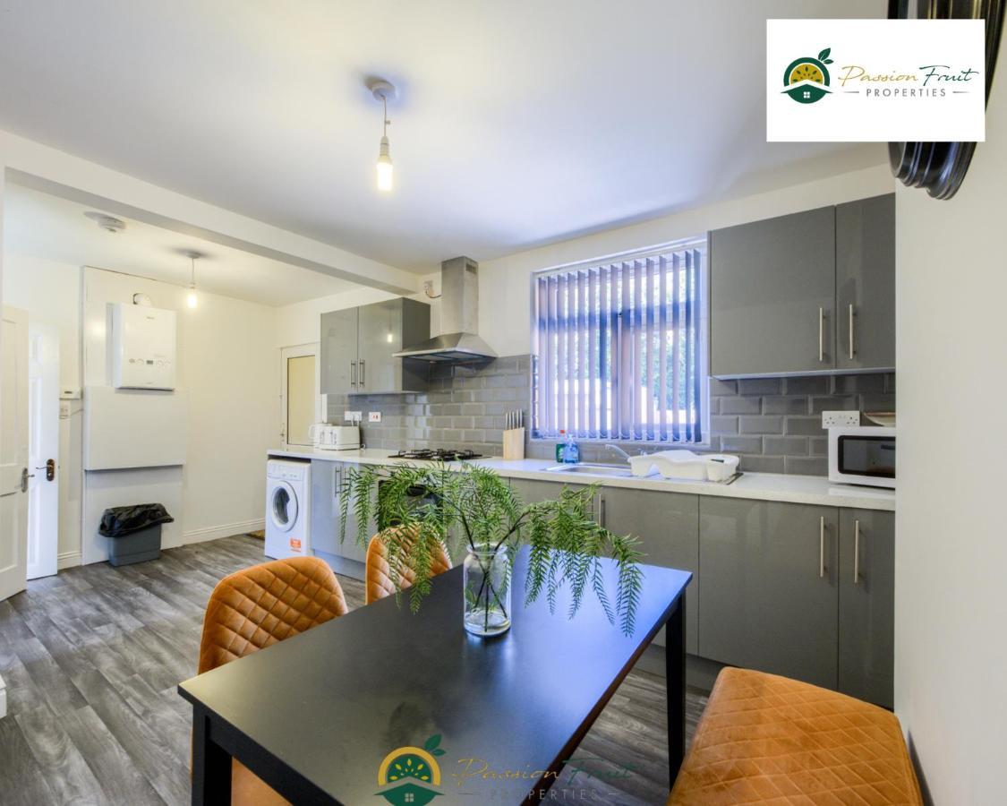 3 Bedroom Coventry House By Passionfruitproperties With Free Wi-Fi, Large Garden And Driveway - 52Nrc Dış mekan fotoğraf