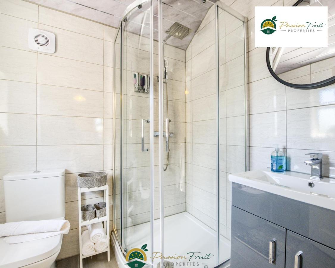 3 Bedroom Coventry House By Passionfruitproperties With Free Wi-Fi, Large Garden And Driveway - 52Nrc Dış mekan fotoğraf