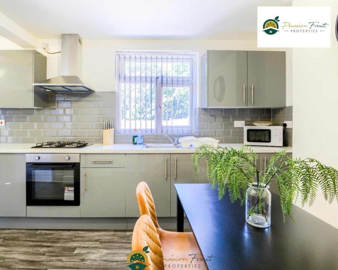 3 Bedroom Coventry House By Passionfruitproperties With Free Wi-Fi, Large Garden And Driveway - 52Nrc Dış mekan fotoğraf