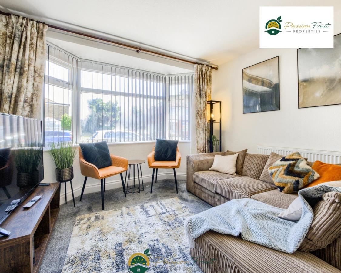 3 Bedroom Coventry House By Passionfruitproperties With Free Wi-Fi, Large Garden And Driveway - 52Nrc Dış mekan fotoğraf