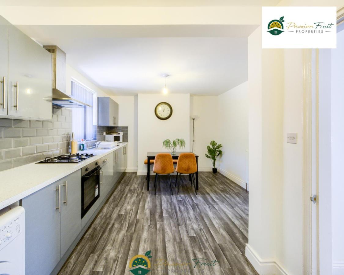 3 Bedroom Coventry House By Passionfruitproperties With Free Wi-Fi, Large Garden And Driveway - 52Nrc Dış mekan fotoğraf