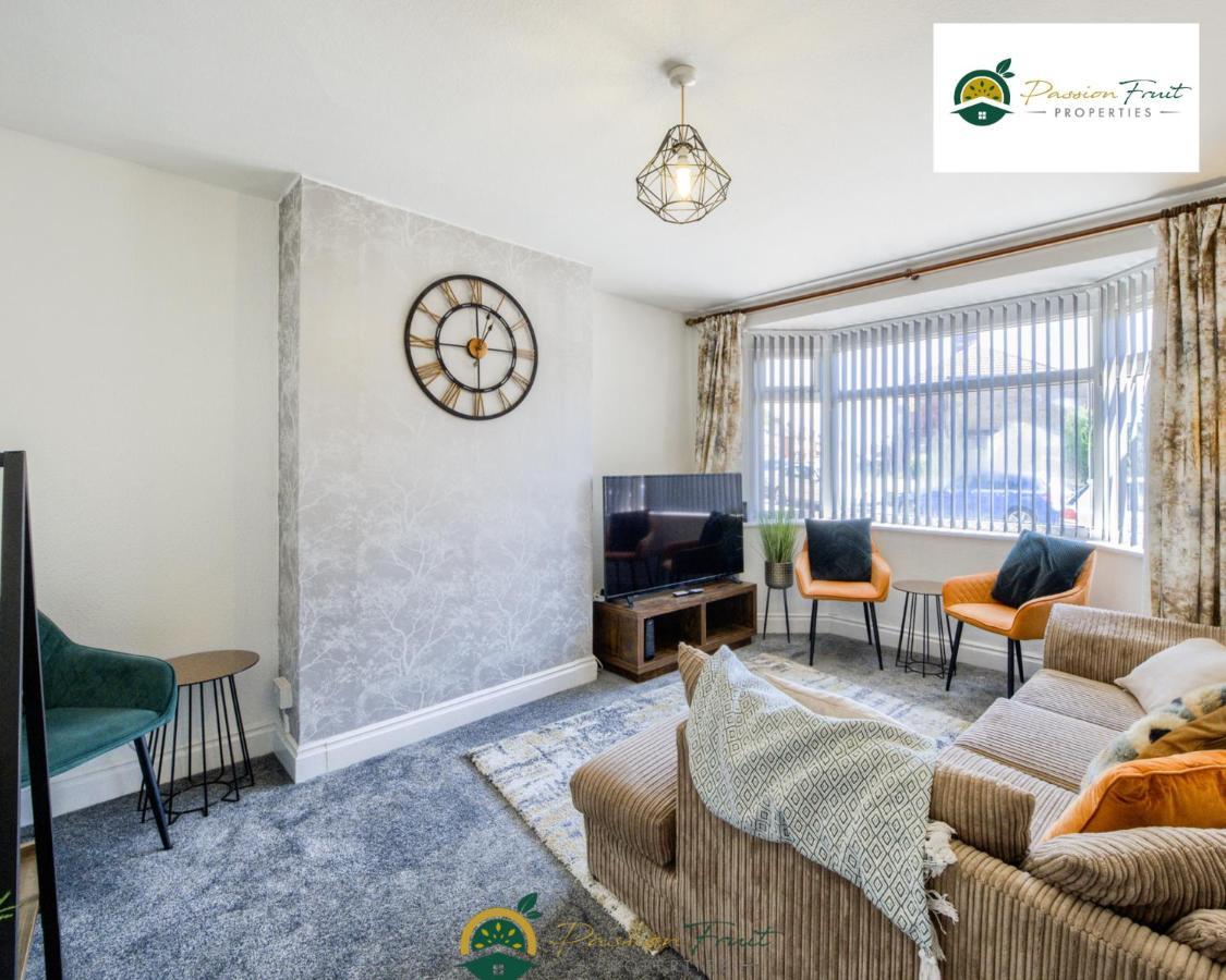 3 Bedroom Coventry House By Passionfruitproperties With Free Wi-Fi, Large Garden And Driveway - 52Nrc Dış mekan fotoğraf