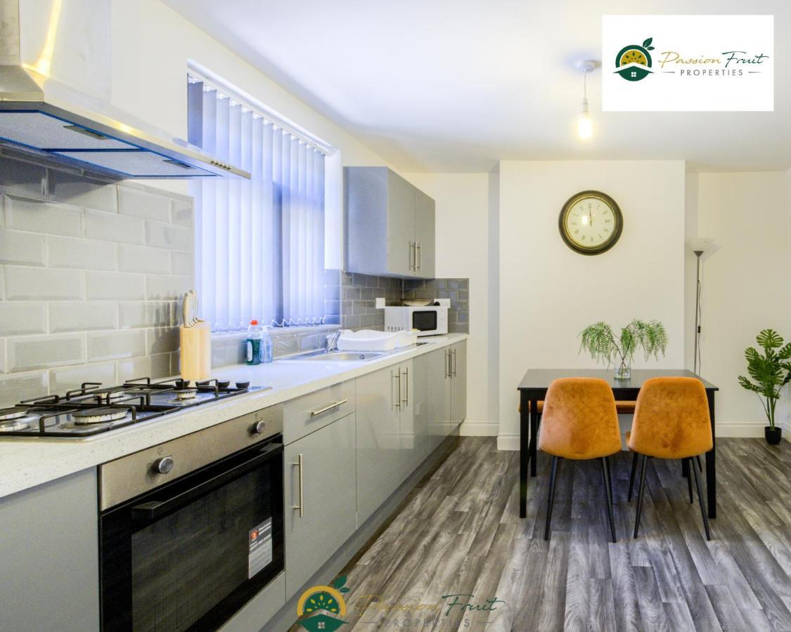 3 Bedroom Coventry House By Passionfruitproperties With Free Wi-Fi, Large Garden And Driveway - 52Nrc Dış mekan fotoğraf