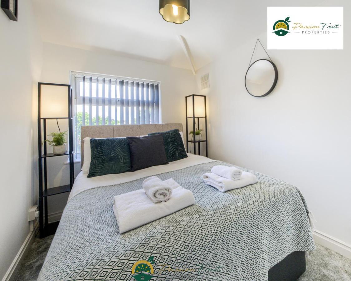 3 Bedroom Coventry House By Passionfruitproperties With Free Wi-Fi, Large Garden And Driveway - 52Nrc Dış mekan fotoğraf