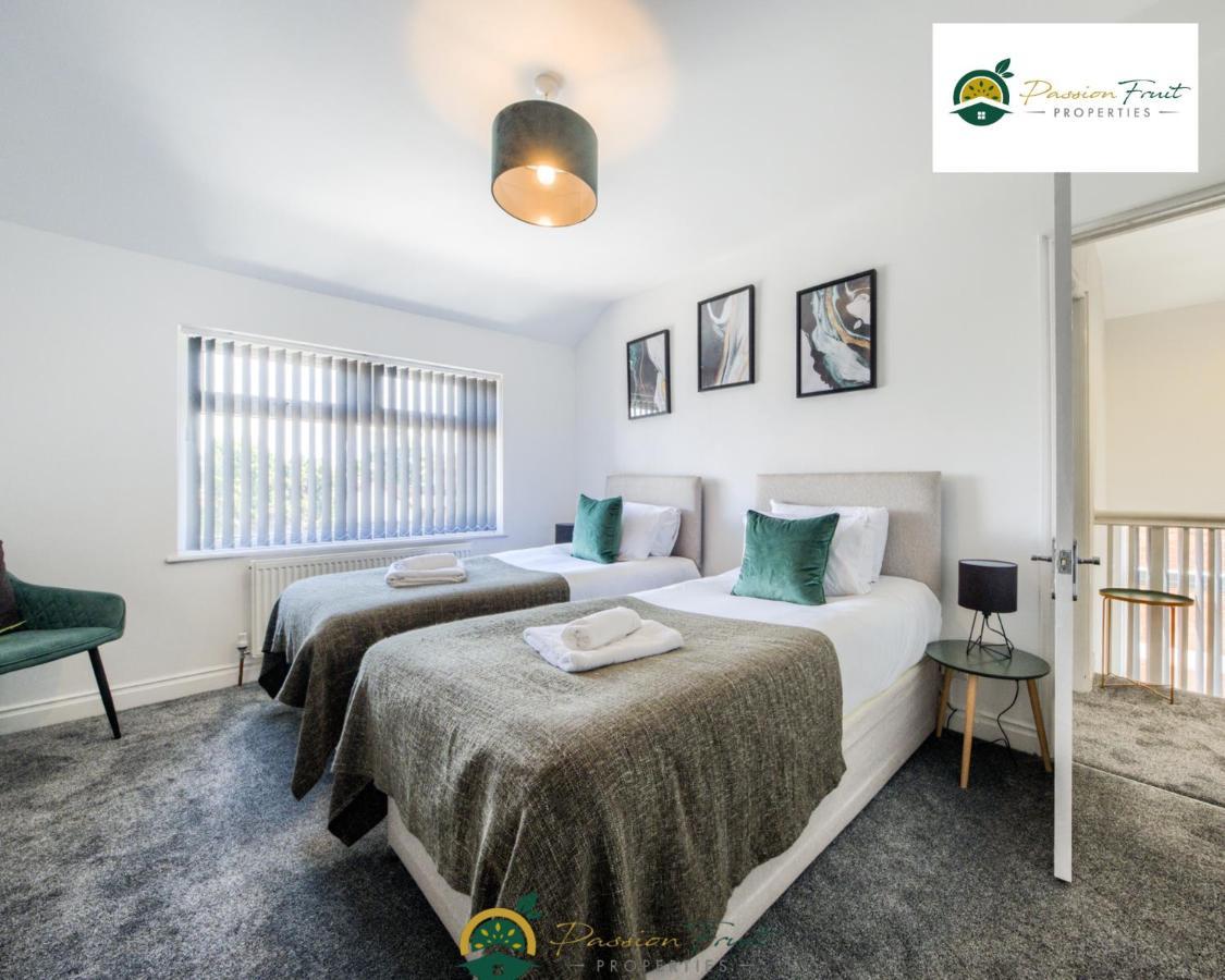 3 Bedroom Coventry House By Passionfruitproperties With Free Wi-Fi, Large Garden And Driveway - 52Nrc Dış mekan fotoğraf