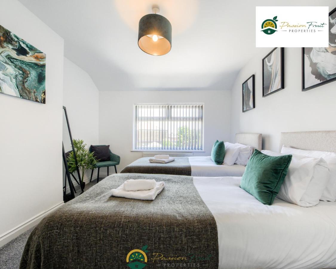 3 Bedroom Coventry House By Passionfruitproperties With Free Wi-Fi, Large Garden And Driveway - 52Nrc Dış mekan fotoğraf